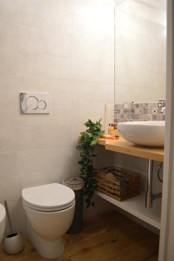 Domu 600 - Suite Mini Appartamento Cagliari Centro Storico Exterior photo
