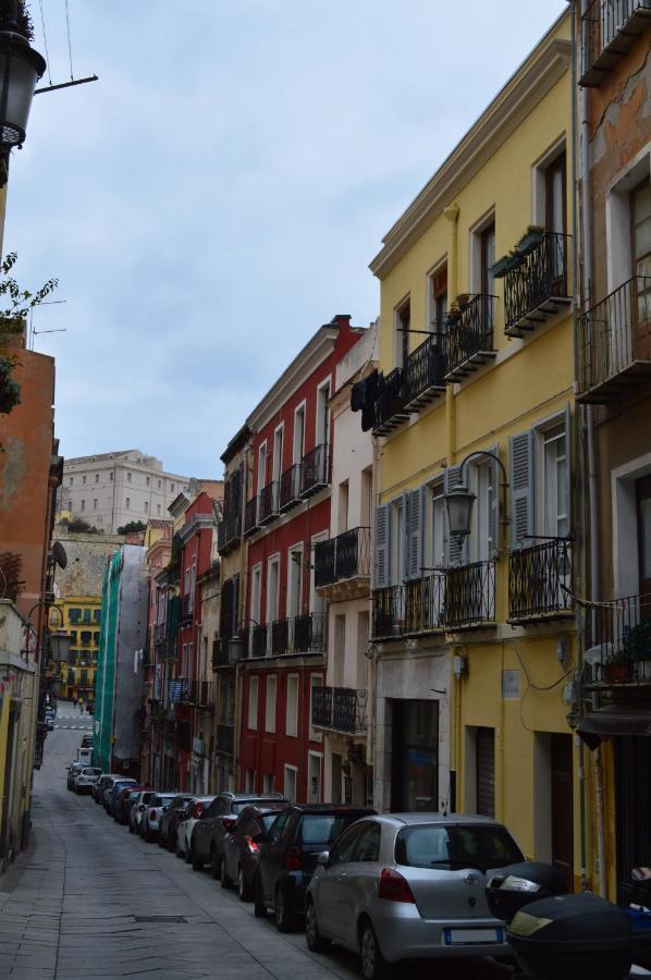 Domu 600 - Suite Mini Appartamento Cagliari Centro Storico Exterior photo