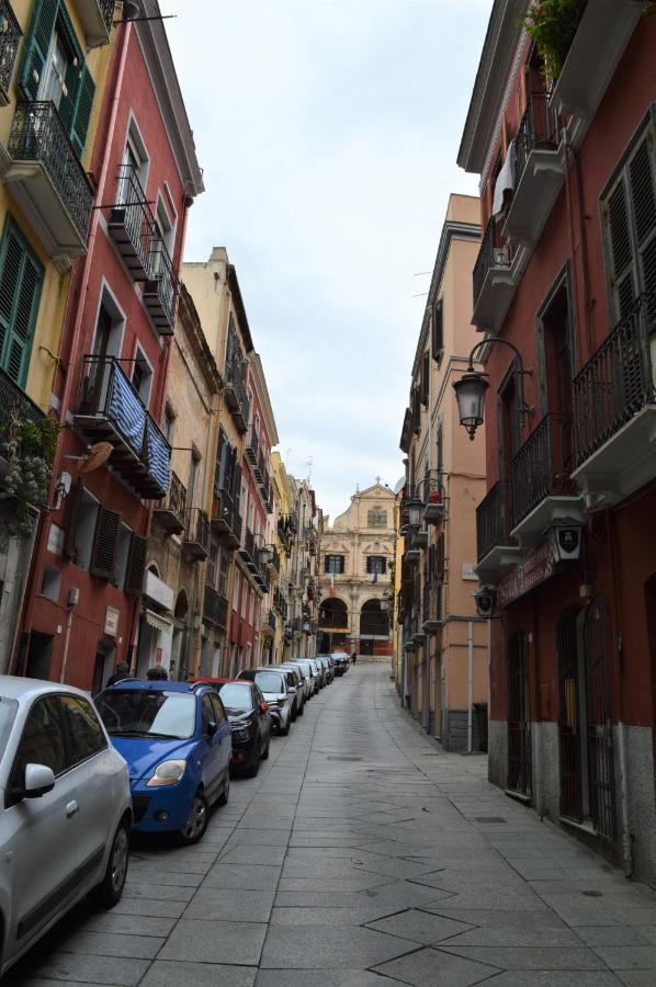 Domu 600 - Suite Mini Appartamento Cagliari Centro Storico Exterior photo