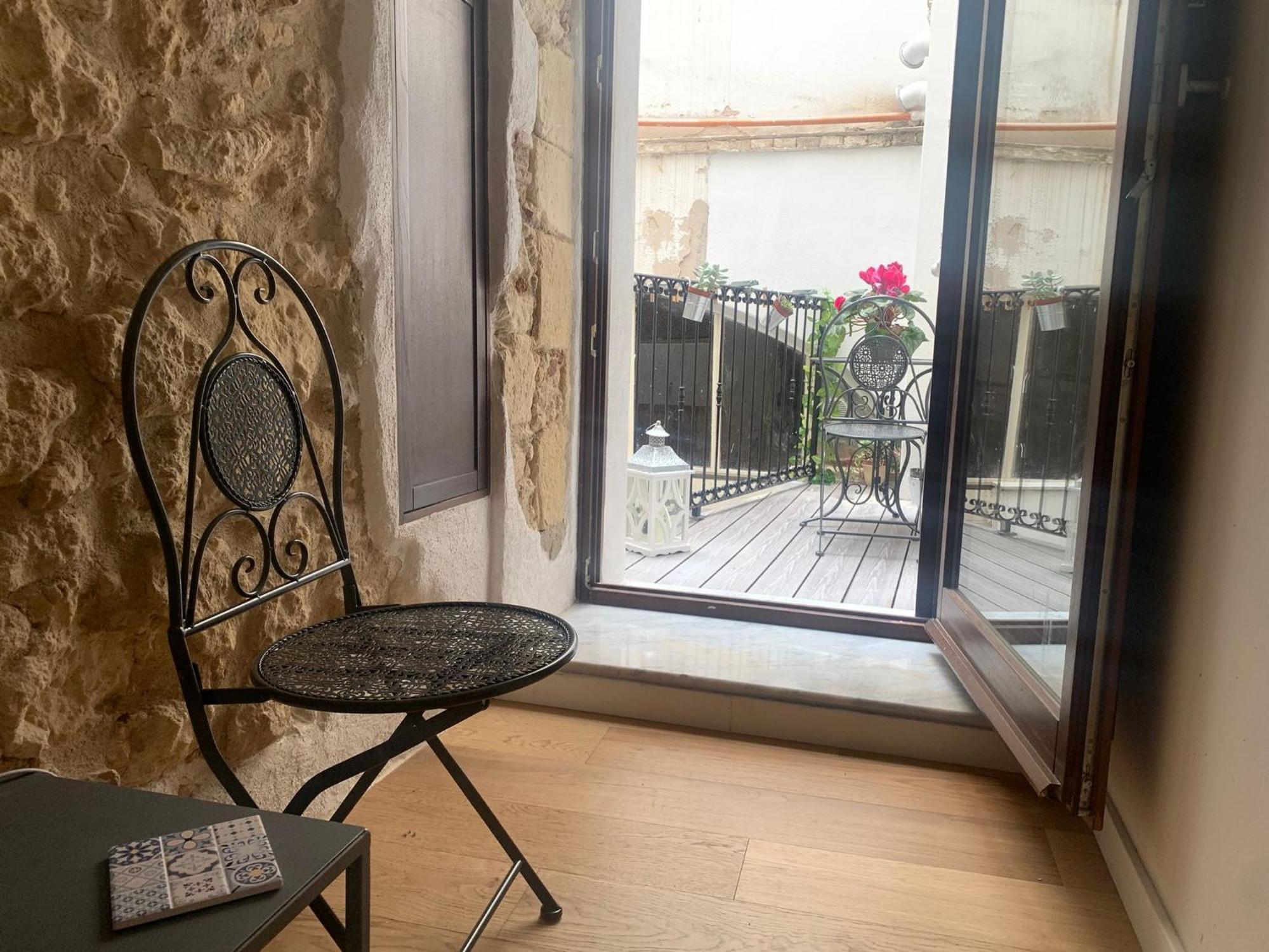 Domu 600 - Suite Mini Appartamento Cagliari Centro Storico Exterior photo